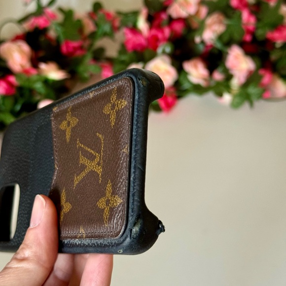 Louis Vuitton iPhone 12 Pro Bumper Monogram Noir 🖤🖤 - Picture 5 of 9